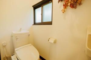 a bathroom with a toilet and a window at kominka Higurashi-an - Vacation STAY 18803 in To-katta