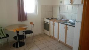 Kuchyň nebo kuchyňský kout v ubytování Apartments Šparada Mladen
