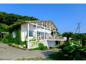 a white house with ivy on the side of it at Miura Bambino - Vacation STAY 19001 in Miura