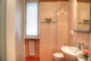 Koupelna v ubytování La Casetta di Lina Rooms and Apartments