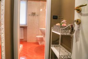 Koupelna v ubytování La Casetta di Lina Rooms and Apartments