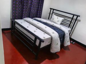 Ένα ή περισσότερα κρεβάτια σε δωμάτιο στο Small Land Lodge