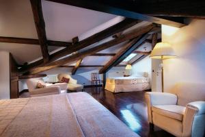 a bedroom with two beds and two chairs at Villa Dacri in Venice-Lido