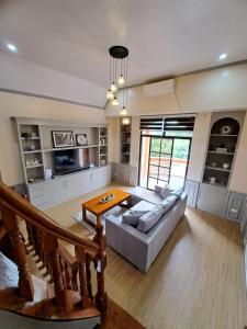 Ruang duduk di Tungkip House Bed and Breakfast