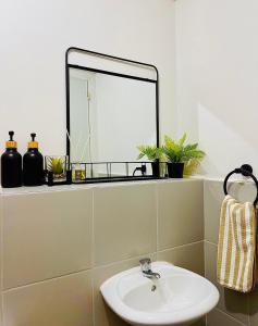 Fotografie z fotogalerie ubytování AavLair - Modern 2BR Condo in Mandaue, Cebu - Top Floor - Near IT Park & Ayala v destinaci Mandaue City