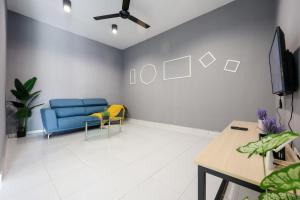 Televisyen dan/atau pusat hiburan di Chill & Bloom -Cameron Highlands Escape Clover Home M02