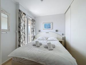 Postel nebo postele na pokoji v ubytování Les Pins Bleus + 17 fotografií