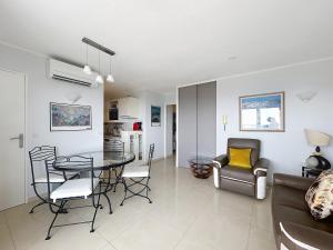 Posezení v ubytování Les Pins Bleus