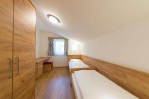 A bed or beds in a room at Landhaus Huber