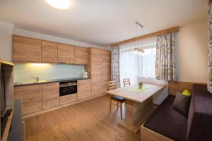 A kitchen or kitchenette at Landhaus Huber