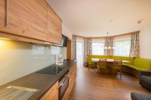 A kitchen or kitchenette at Landhaus Huber