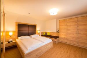 A bed or beds in a room at Landhaus Huber