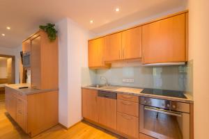 A kitchen or kitchenette at Landhaus Huber