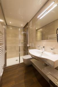 A bathroom at Landhaus Huber