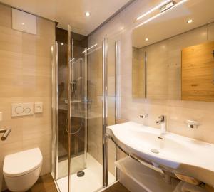 A bathroom at Landhaus Huber