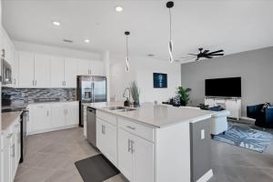 Кухня или мини-кухня в GRH14641 - Charlotte Harbor Area - 2 Bed 2 Baths Condo
