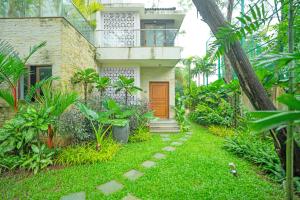 Zahrada ubytování Casa Del Mar 4-BHK Villa with Pool, Bars, TV Lounge, Gazebo & Terraces