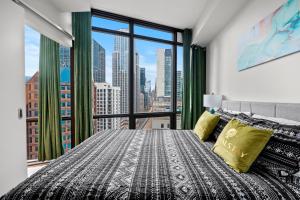 Ένα ή περισσότερα κρεβάτια σε δωμάτιο στο 1BR High Floor View Downtown Toronto