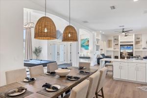 Η κουζίνα ή μικρή κουζίνα στο GRH14395 - Charlotte Harbor Area - 3 Bed 2.5 Baths Villa