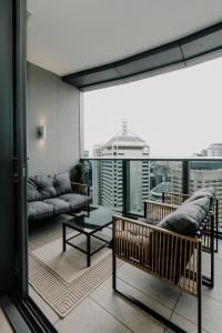 Χώρος καθιστικού στο Nooon Stay QW - Apartments Managed by The NOOON STAY