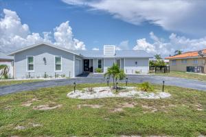 Tòa nhà nơi biệt thự tọa lạc