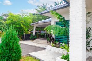 Κήπος έξω από το Rumahkita Beranang TJS Holiday Homes
