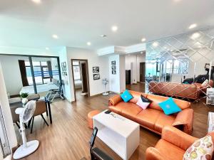a living room with a couch and a table at Seahome Beachfront Apartment - Mường Thanh Viễn Triều Nha Trang in Nha Trang