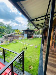 Κήπος έξω από το Barewood Bliss Villa