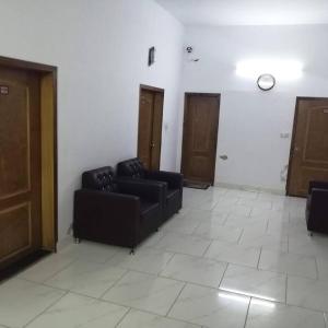 Posezení v ubytování Dera Inn Guest House