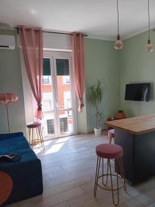 a living room with a bed and a table and chairs at my house intero appartamento in stazione in Pisa