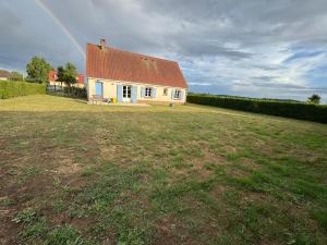a house with a rainbow in front of a yard at Sylvain & Barbara in Pendé