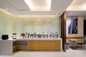 Lobi atau kawasan kaunter penerimaan di Guilin Riverside Hotel
