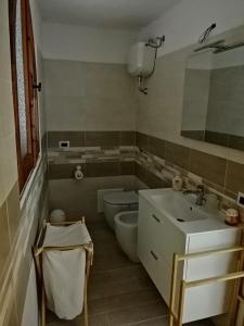 Ένα μπάνιο στο La terrazza sul blu - intero appartamento con vista Costa Rei