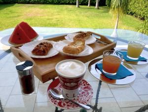 a tray of food and drinks on a table at Salacia rooms in Avola +19 photos