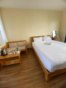 Postel nebo postele na pokoji v ubytování Yak Nest