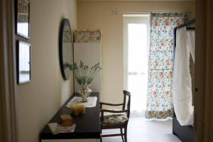 a room with a desk with a chair and a window at Casa Vacanze Bellovello in Barbaresco