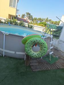 a swimming pool next to a tub with a fan next to it at sweet susete in Monsoa