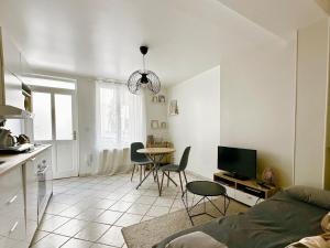 Kuchyň nebo kuchyňský kout v ubytování Le Contemporain - 2p - wifi + 8 fotografií
