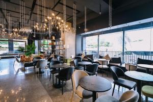 O zonă de relaxare la Kingston Hotel 4 - TRX