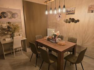 a dining room with a wooden table and chairs at Affittacamere Sasso in Sassoferrato