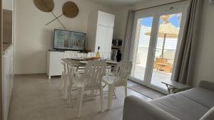 Μια τηλεόραση ή/και κέντρο ψυχαγωγίας στο SETE EVASION Jardin, Parking privé gratuit, Climatisé, Wi-Fi, à 5mn plage, tout Confort +16 φωτογραφίες