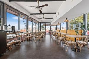 a restaurant with tables and chairs and windows at Monte Belvedere Hotel by Shiadu in Lisbon
