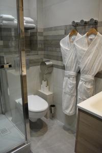 Ένα μπάνιο στο Appartement-terrasse parking privé Meublé de Tourisme 4 étoiles