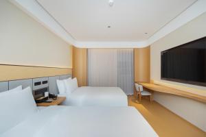 Postel nebo postele na pokoji v ubytování Ji Hotel Beijing Shangdi Zhongguancun Software Park
