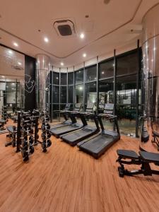 Pusat kecergasan dan/atau kemudahan kecergasan di Trizen Amber 2-Bedroom Apartment with Free WIFI