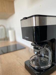 a food processor sitting on top of a counter at Apartament 13 z Balkonem, Centrum Grzybowo - Nadmorska 26 in Grzybowo