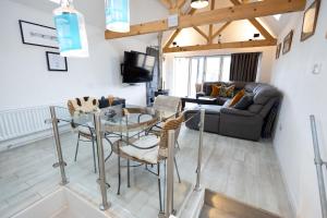 a living room with a table and a couch at Davids Dairy in Kings Cliffe