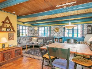 a living room with a table and a couch at Charming Seaside Cottage - By Traum Ferienwohnungen in Fjand Gårde +36 photos