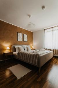a bedroom with a large bed in a room at Bauhaus Museum Apartment in Dessau
