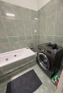 Ένα μπάνιο στο Léna Apartman